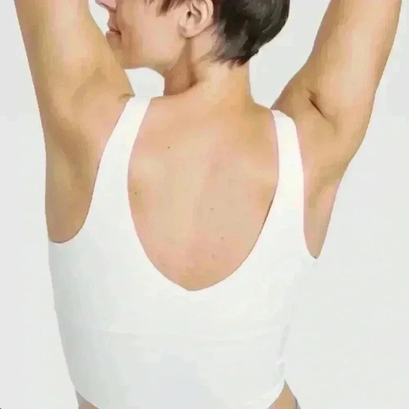 Women's Light Support V-Neck
Crop Sports Bra - All In Motion
Cream M - Picture 2 of 7